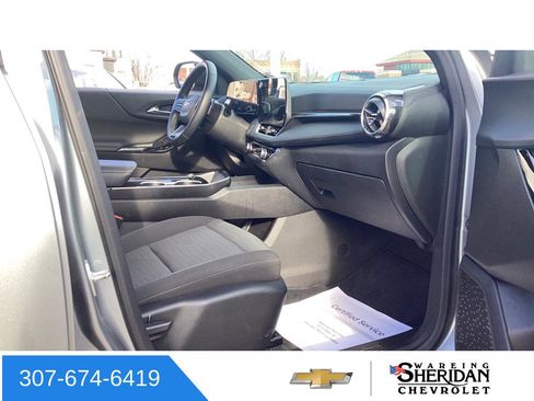 Used 2025 Chevrolet Equinox LT image 28