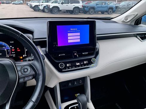 Certified 2023 Toyota Corolla Cross XLE image 18