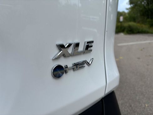 Used 2025 Toyota RAV4 XLE AWD/4WD image 9