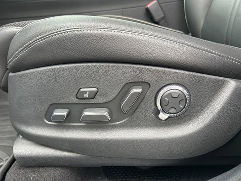 Used 2025 Genesis GV70 2.5T w/ Sport Prestige Package AWD/4WD image 20