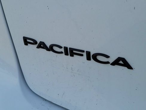 Used 2024 Chrysler Pacifica Touring-L w/ Road Tripper Package FWD image 6