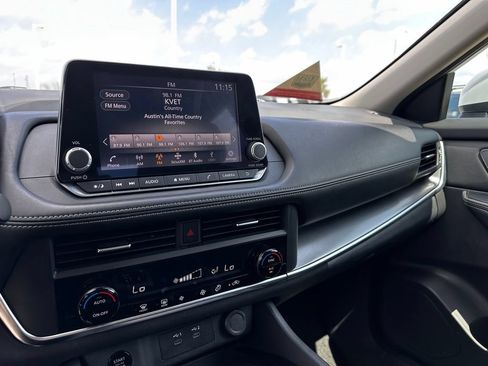 Used 2024 Nissan Rogue SV FWD image 19