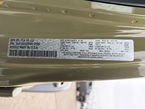 Used 2025 Jeep Wrangler Unlimited Rubicon w/ Safety Group AWD/4WD image 16