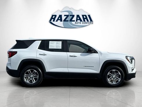 Used 2026 GMC Terrain Elevation image 2