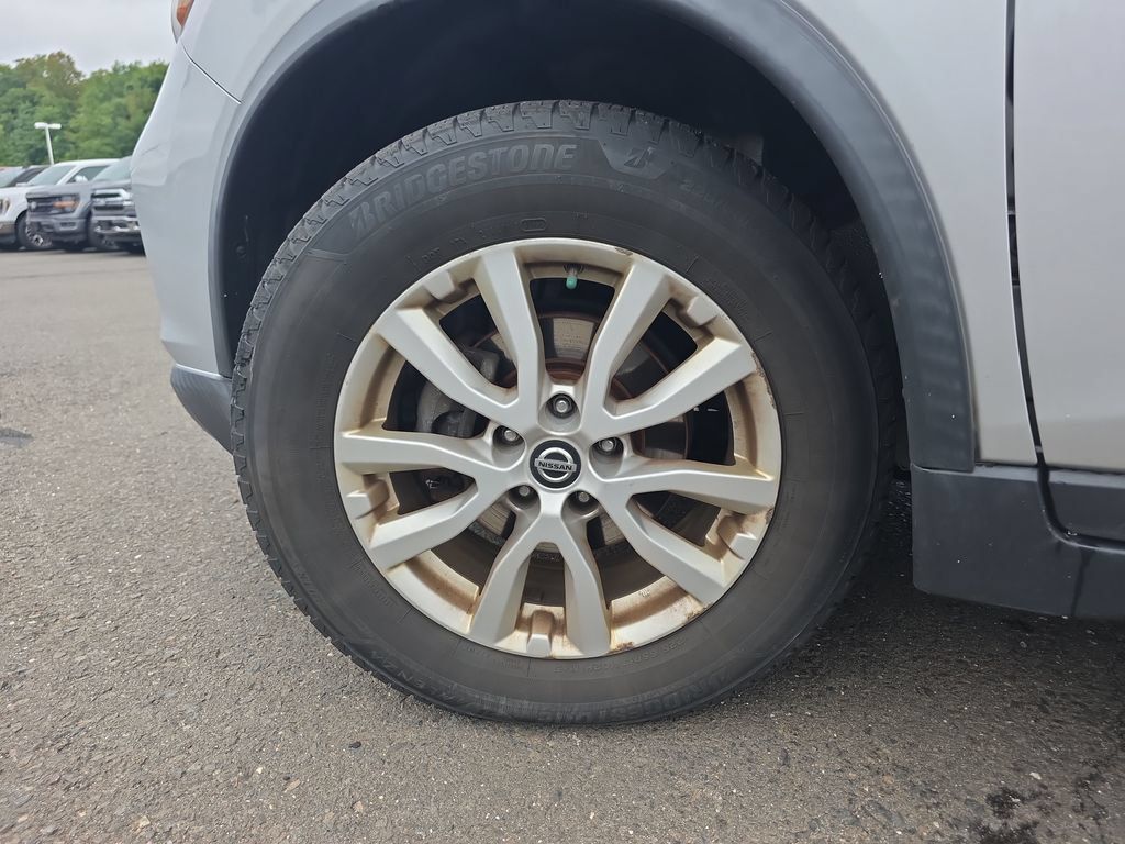 Used 2018 Nissan Rogue SV AWD/4WD image 14