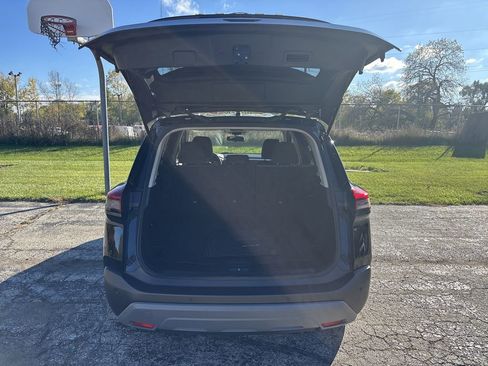Used 2023 Nissan Rogue SV image 12