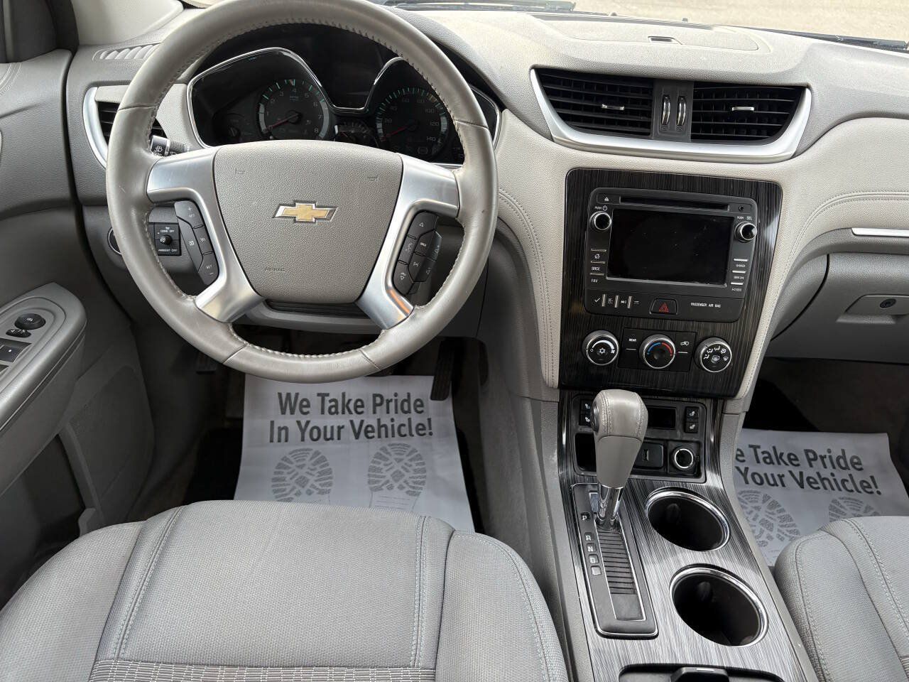 Used 2017 Chevrolet Traverse LT w/ Style and Technology Package FWD image 21