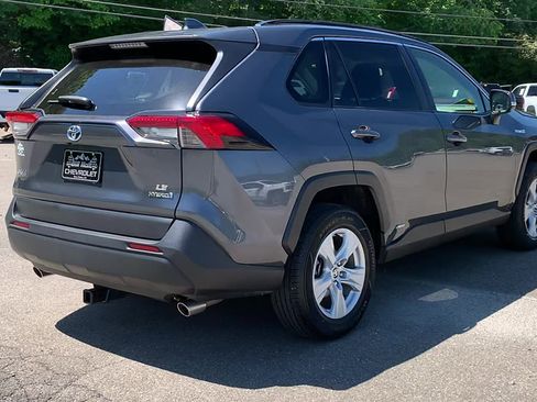 Used 2020 Toyota RAV4 LE w/ Carpet Mat Package AWD/4WD image 9