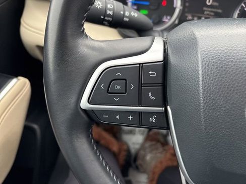 Used 2024 Toyota Highlander XLE image 10