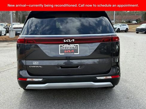 Used 2023 Kia Carnival LX image 5
