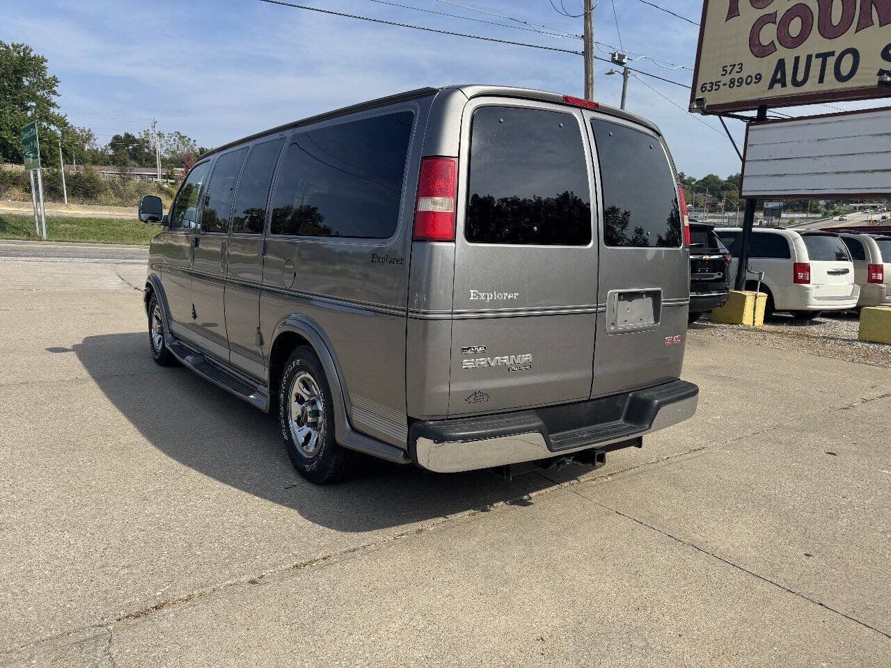 Used 2010 GMC Savana 1500 w/ Preferred Equipment Group RWD image 7