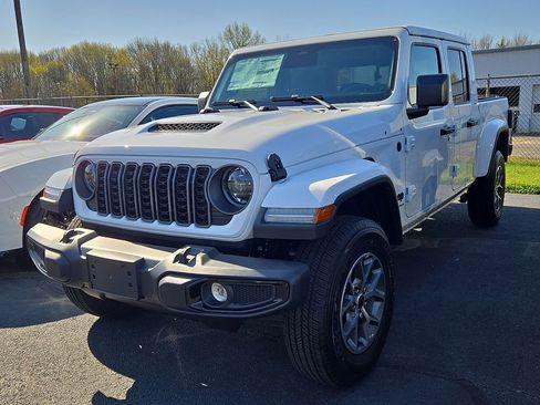 New 2026 Jeep Gladiator Sport AWD/4WD image 2