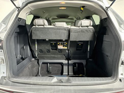 Certified 2025 Toyota Sienna LE FWD image 25