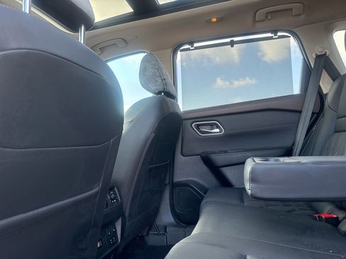 Certified 2023 Nissan Rogue Platinum w/ Platinum Premium Package FWD image 35