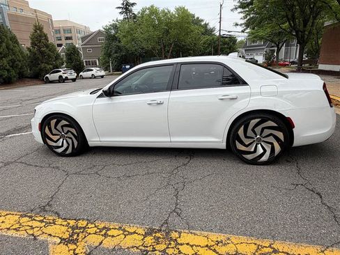 Used 2019 Chrysler 300 Touring w/ Sport Appearance Package RWD image 16