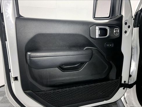 Used 2025 Jeep Wrangler Unlimited Rubicon AWD/4WD image 23
