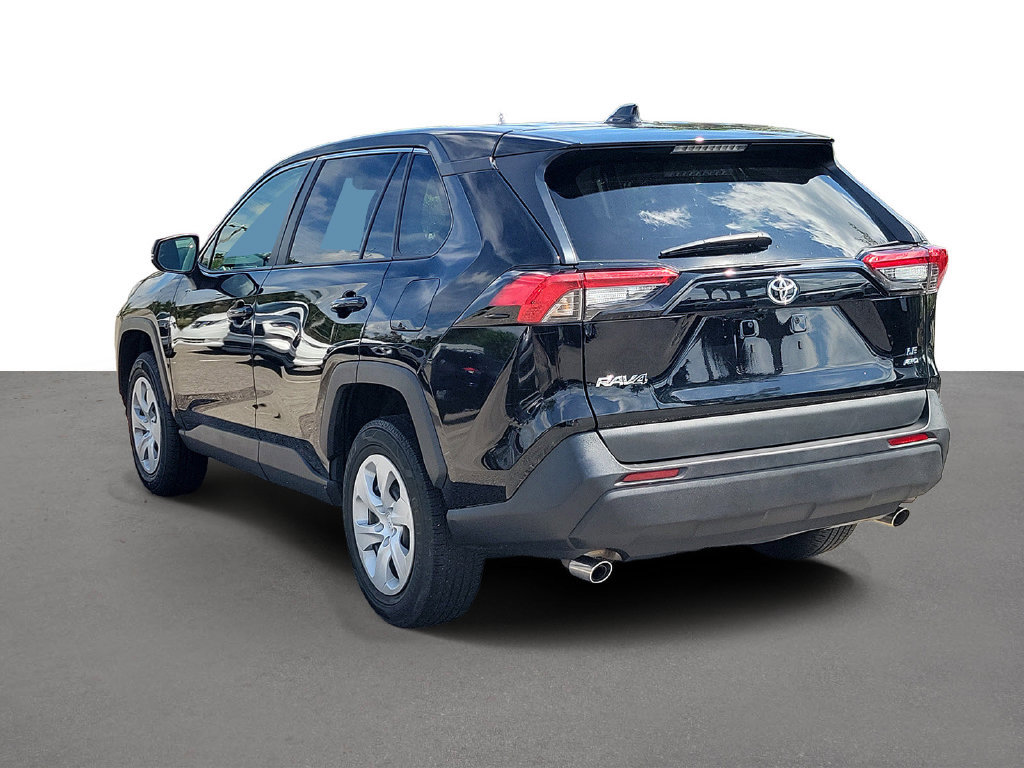 Used 2024 Toyota RAV4 LE AWD/4WD image 4