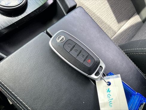 Used 2023 Nissan Rogue SV AWD/4WD image 28