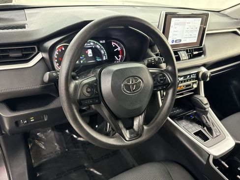 Used 2024 Toyota RAV4 LE AWD/4WD image 13