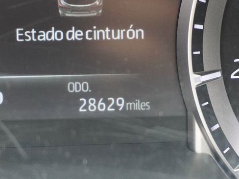 Used 2023 Toyota Highlander XLE image 3