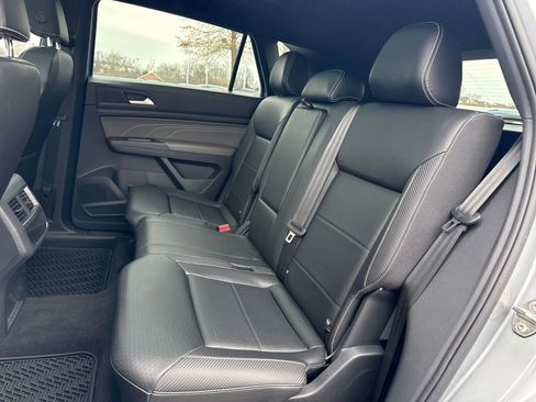 Used 2022 Volkswagen Atlas Cross Sport SE w/ Panoramic Sunroof Package image 14