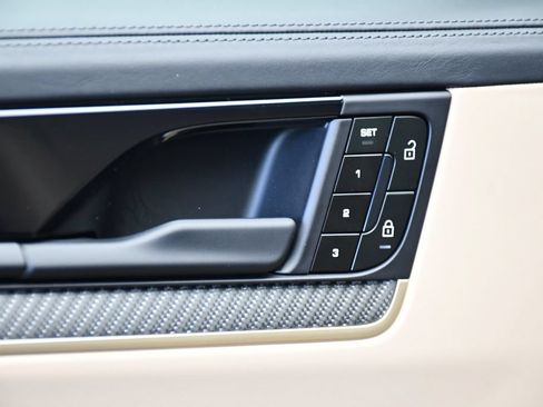 Certified 2025 Porsche Cayenne AWD/4WD image 36