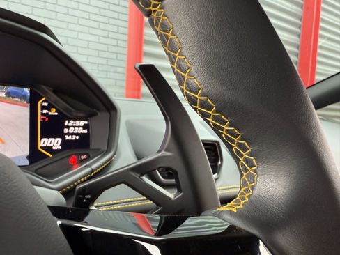 Used 2021 Lamborghini Huracan EVO image 25