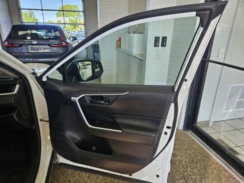 Used 2020 Toyota RAV4 LE w/ All Weather Liner Package AWD/4WD image 14