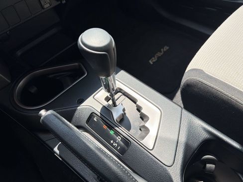Used 2018 Toyota RAV4 XLE FWD image 16