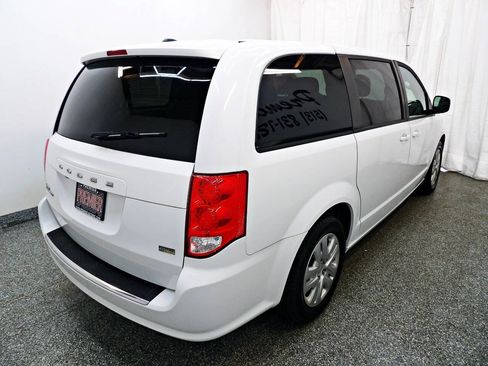 Used 2018 Dodge Grand Caravan SE w/ UConnect Hands-Free Group FWD image 6