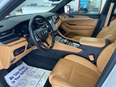 Used 2023 Jeep Grand Cherokee Summit image 7