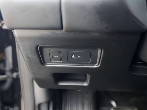 Used 2024 Land Rover Discovery Metropolitan Edition AWD/4WD image 15