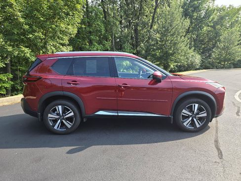 Used 2023 Nissan Rogue SL w/ SL Premium Package AWD/4WD image 2