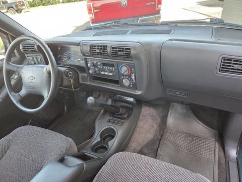 Used 1997 Chevrolet S10 Pickup LS w/ Wide Stance Suspension Pkg image 13