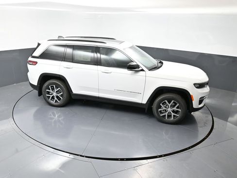 New 2025 Jeep Grand Cherokee Limited w/ Trailer Tow Package image 39