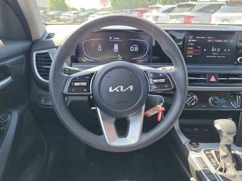 Certified 2026 Kia Seltos LX FWD image 10