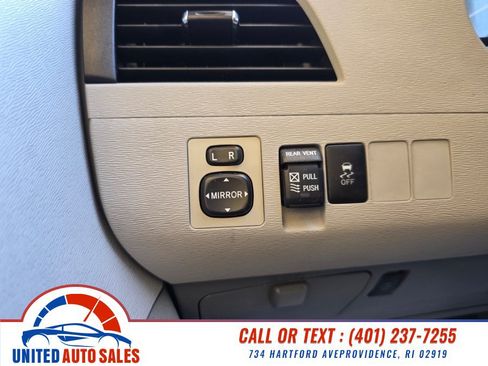 Used 2011 Toyota Sienna XLE FWD image 19