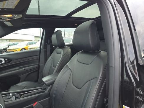 Used 2025 Jeep Compass Limited w/ High Altitude Package AWD/4WD image 15