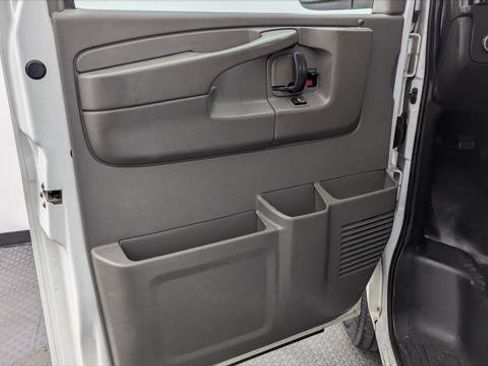 Used 2015 Chevrolet Express 3500 RWD image 13