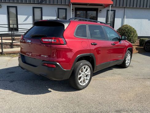 Used 2017 Jeep Cherokee Sport image 7