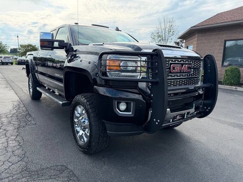 Used 2018 GMC Sierra 2500 Denali w/ Duramax Plus Package AWD/4WD image 3