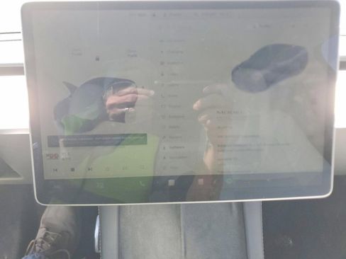 Used 2025 Tesla Model Y Performance image 8