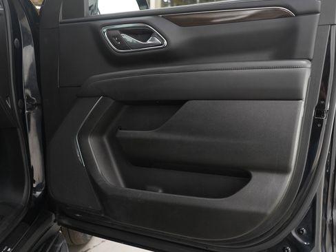 Used 2023 GMC Yukon XL SLE image 9