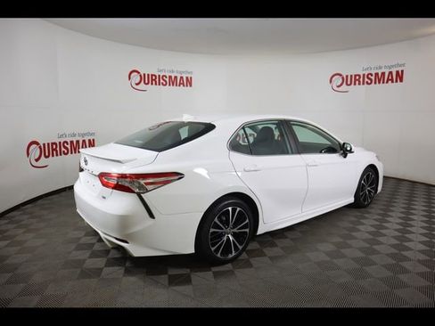 Used 2020 Toyota Camry SE FWD image 12
