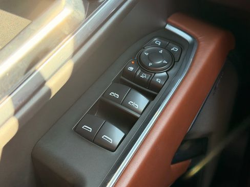 Used 2025 GMC Sierra 2500 Denali Ultimate AWD/4WD image 18