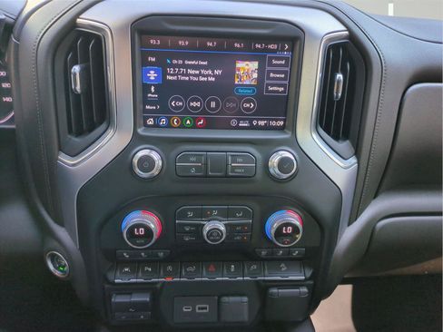 Used 2020 GMC Sierra 1500 SLT w/ SLT Premium Plus Package AWD/4WD image 7