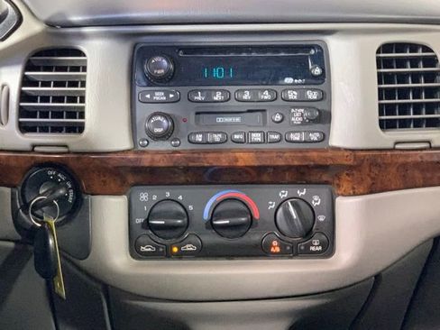 Used 2000 Chevrolet Impala w/ Preferred Equipment Group FWD image 11