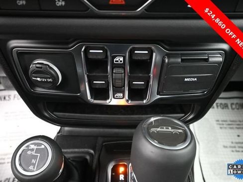 Used 2025 Jeep Gladiator Sport w/ Premium Package AWD/4WD image 27