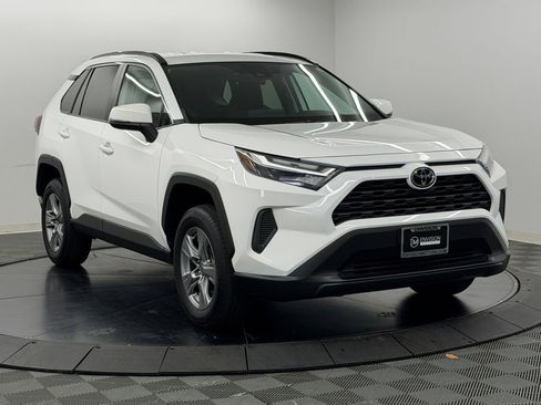 Certified 2022 Toyota RAV4 XLE w/ Carpet Mat Package (TMS) AWD/4WD image 8