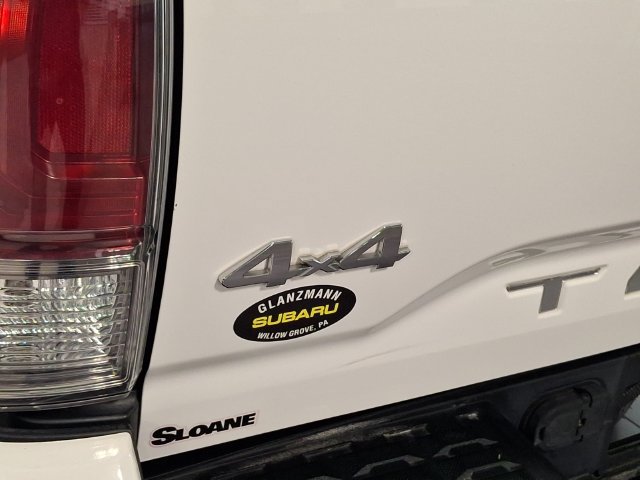 Used 2016 Toyota Tacoma Limited w/ Towing Package AWD/4WD image 33